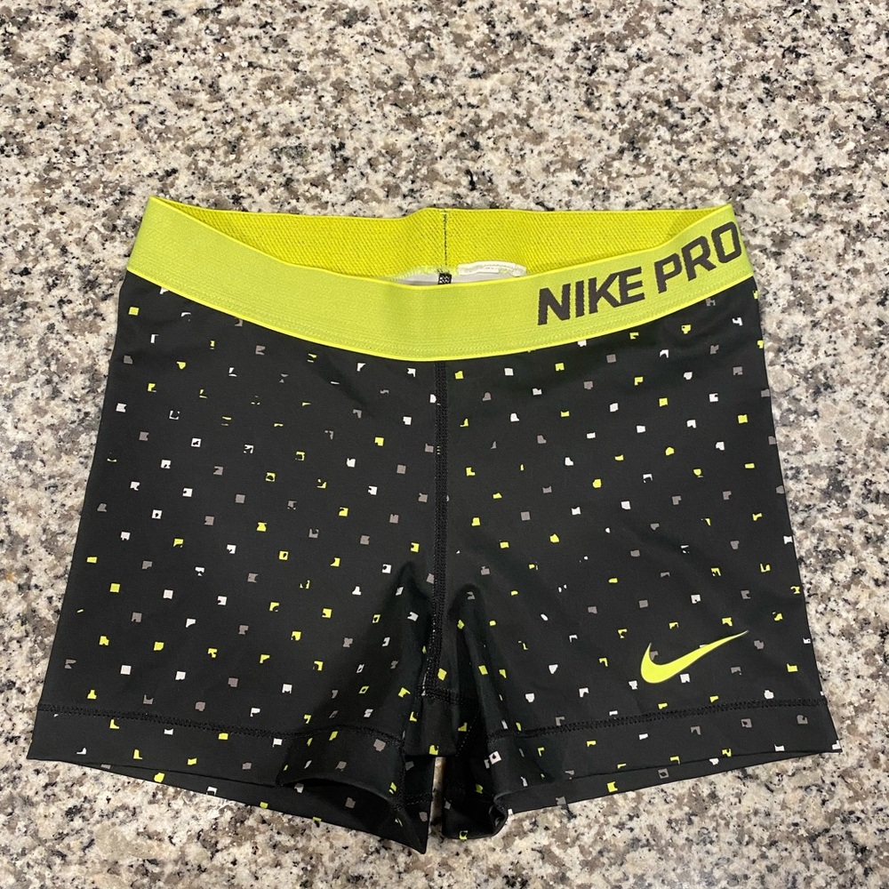 Women’s Nike Pro Shorts Size Medium